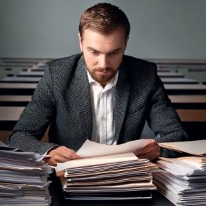 Mehr über den Artikel erfahren LG Hamburg: Von einem Datenschutzverstoß betroffene ehemalige Arbeitnehmer haben Anspruch auf Akteneinsicht nach §§ 406e I,III StPO in Akte eines datenschutzrechtlichen Bußgeldverfahrens, da berechtigtes Interesse an Verfolgung eigener zivilrechtlicher Ansprüche überwiegt