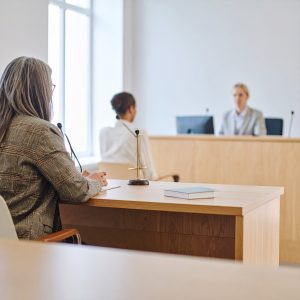 Mehr über den Artikel erfahren OLG Frankfurt a.M.: qualifizierter Verbraucherschutzverband kann in Berufungsverfahren neben Ansprüchen aus UWG auch neu dann Ansprüche aus UKlaG zu demselben Sachverhalt geltend machen