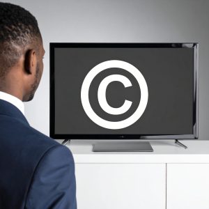 Mehr über den Artikel erfahren BGH: keine öffentliche Wiedergabe im Sinne des § 15 III UrhG, wenn Seniorenwohnheimbetreiber über Satellit empfangenen Fernseh- und Radioprogramme über ein Kabelnetz in die Zimmer seiner Bewohner sowie Speise- oder Gemeinschaftsräume weiterleitet
